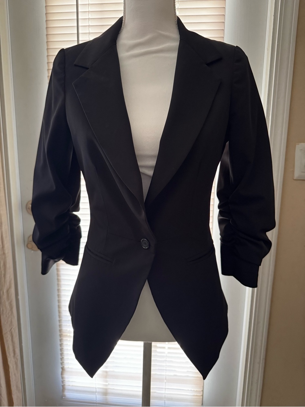 Elizabeth and James Black Single-Button Tailored Blazer